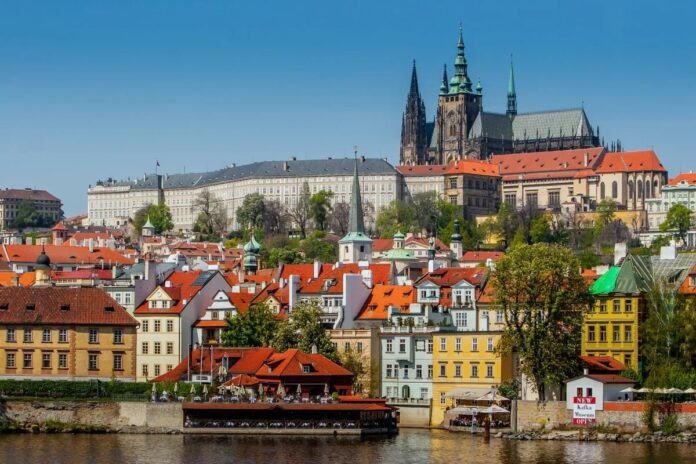 vid_goroda_9__praga__chekhiya___bashni__mosty_i_magiya_foto_lessontime Прага