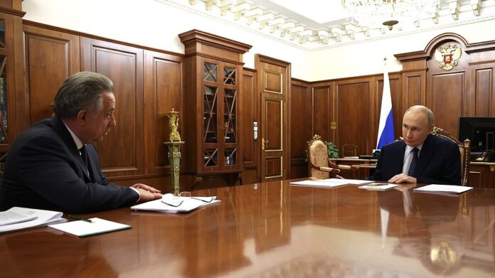vladimir putin obsudil razvitie semejnoj ipoteki i proekty domrf s vitaliem mutko-lessontime-ru-174428604300-0