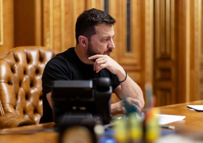 vladimir zelenskij obsuzhdaet prepyatstviya v peregovorah s rossiej i ukrainoj-lessontime-ru-174584172000-0