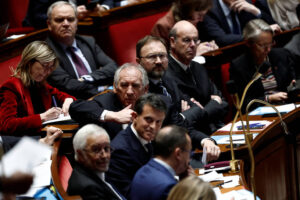 fransua bajru i emmanyuel makron ukreplyayut stabilnost franczuzskogo parlamenta-lessontime-ru-173876850500-0