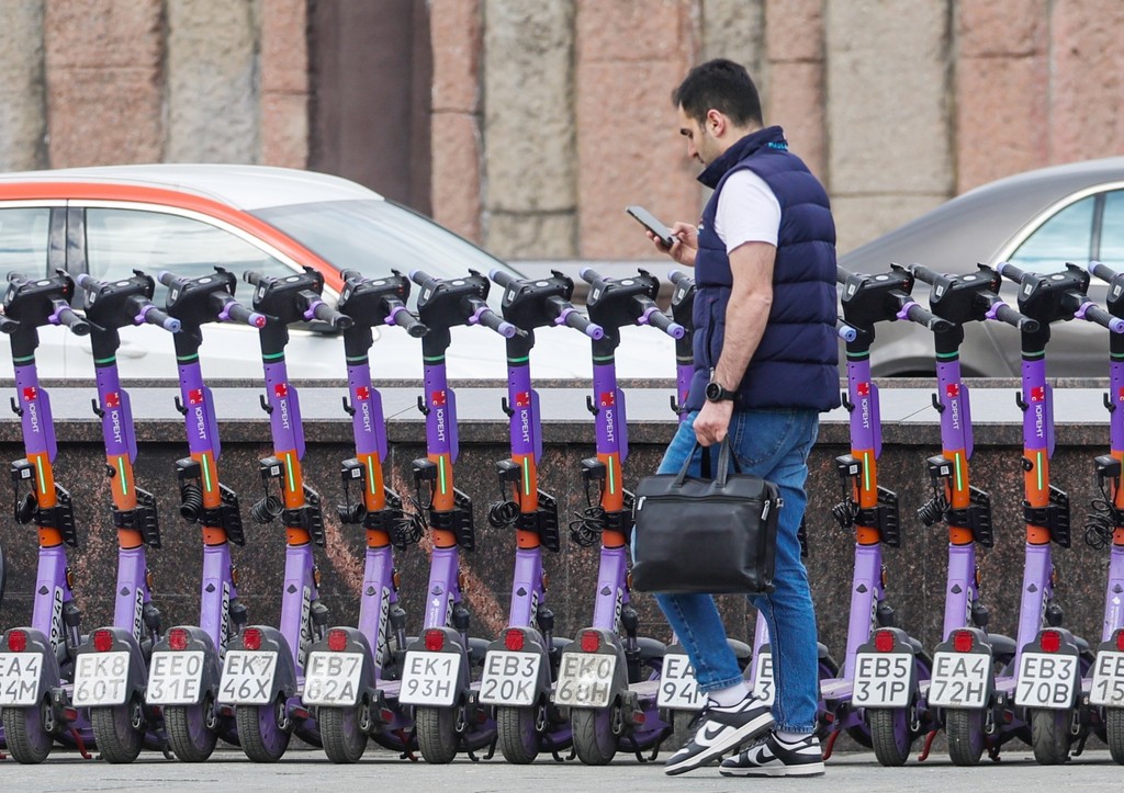 В России могут появиться единые стандарты для аренды самокатов