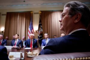 Яркая дискуссия Илона Маска и Скотта Бессента при Дональде Трампе yarkaya diskussiya ilona maska i skotta bessenta pri donalde trampe-lessontime-ru-174547452800-0