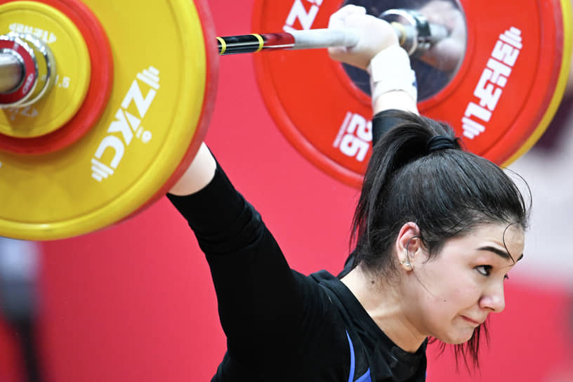 Зарина Гусалова взяла серебро Чемпионата Европы по тяжелой атлетике в Кишиневе-0
