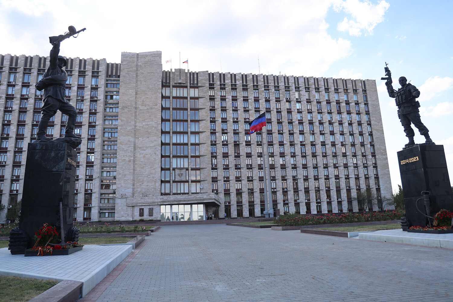 Жители Донецка и Горловки демонстрируют стойкость в сложных условиях-0