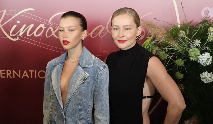 40-летняя актриса-космонавт Пересильд выглядит ровесницей 15-летней дочери