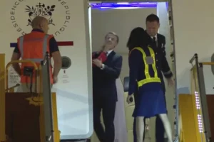vo franczii obsudili yarkie momenty vizita emmanuelya makrona i patriotov v aziyu-lessontime-ru-174827404100-0