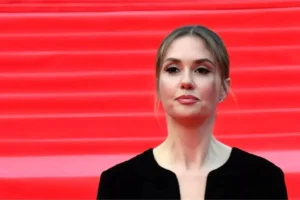 agata muczeniecze i pavel priluchnyj obsuzhdayut novye resheniya dlya detej-lessontime-ru-174785803700-0