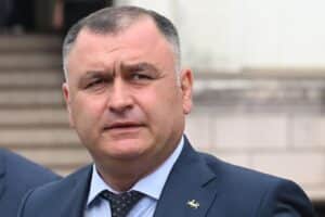 Алан Гаглоев в Москве отмечает 80-летие Победы на фоне атак Украины alan gagloev v moskve otmechaet 80letie pobedy na fone atak ukrainy-lessontime-ru-174669055700-0