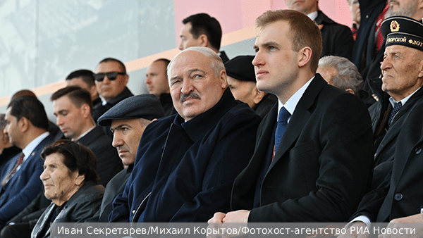 Журналист Колесников принес извинения Лукашенко за репортаж с парада