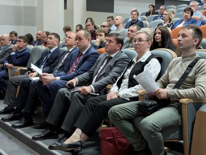 Алексей Шмыков и Денис Паслер рассказывают о роли АКИТ в инвестициях Свердловской области-0