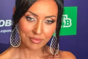 Алсу и Ян Абрамов обсуждают справедливость в разделе имущества alsu i yan abramov obsuzhdayut spravedlivost v razdele imushhestva-lessontime-ru-174865949800-0