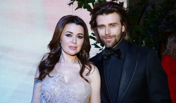 Пропавший из спектаклей Навки муж Заворотнюк возвращается на лед