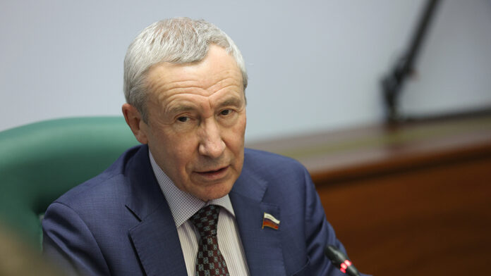andrej klimov prizyvaet es molitsya na mudrost rossii 9 maya-lessontime-ru-174652893200-0