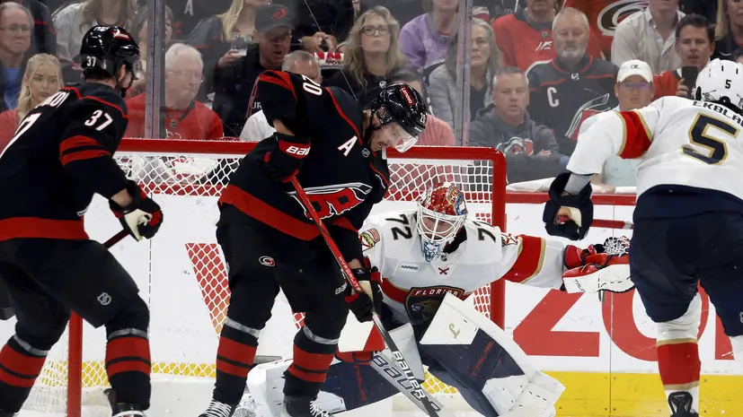 Журналист The Athletic считает, что Свечников намеренно ударил Бобровского в голову