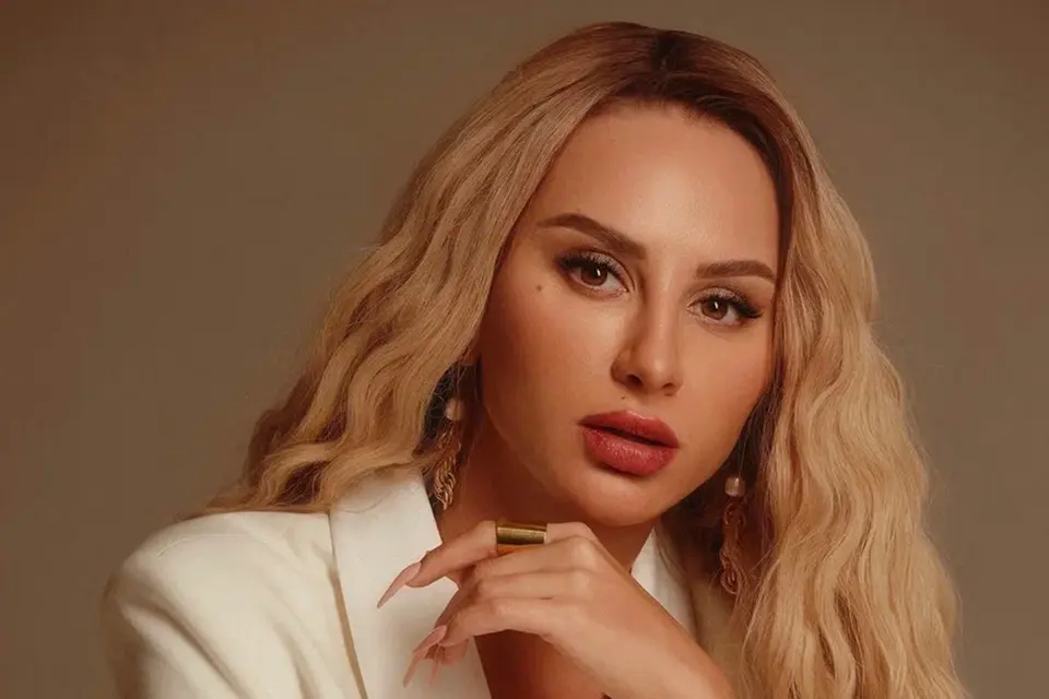 Певица не скрывает, что не раз делала пластику, совершенствуя свои формы. Фото: личный архив Анны Асти