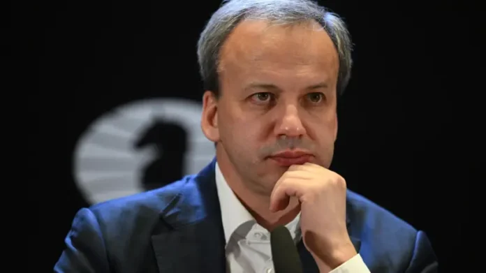 arkadij dvorkovich uverenno reagiruet na obvineniya v adres grossmejsterov fide-lessontime-ru-174807522000-0