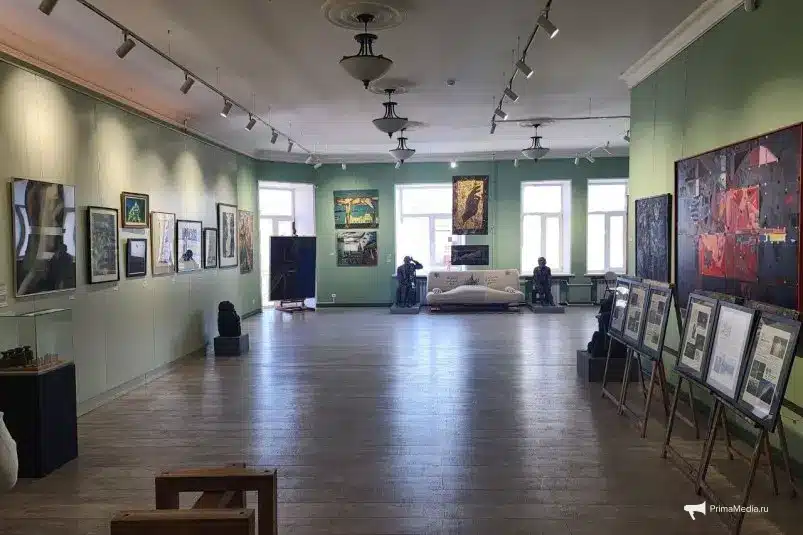 Финисаж выставки "Артэтаж – 35 лет!" завершился во Владивостоке ИА PrimaMedia