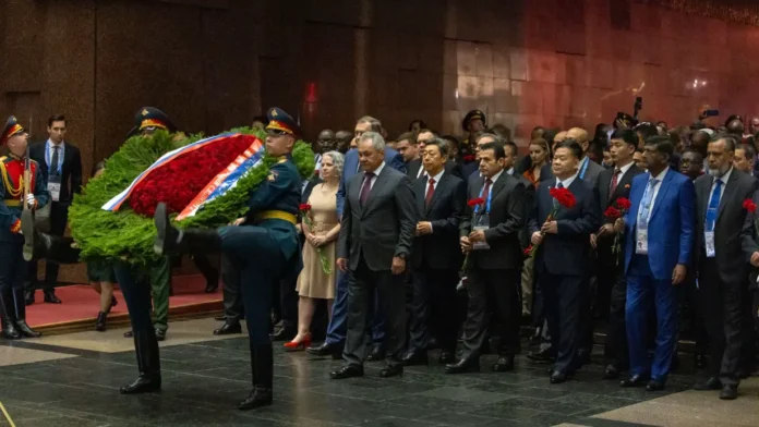 delegaczii iz stran briks shos i odkb s sergeem shojgu v muzee pobedy-lessontime-ru-174837583700-0