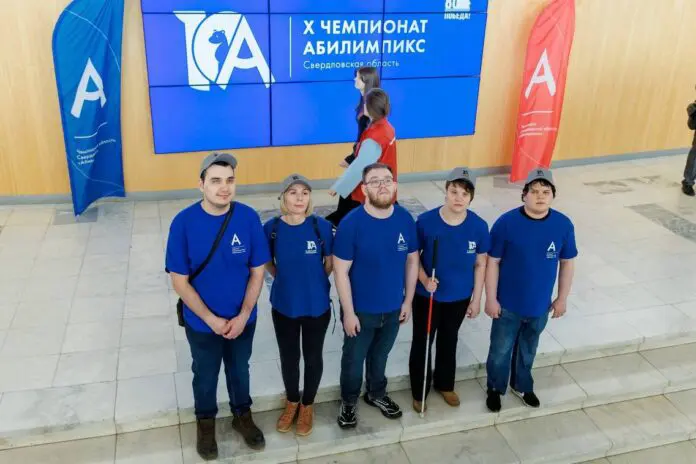 Денис Паслер отметил успехи воспитанников Верхнепышминской школы-интерната на «Абилимпиксе»-0