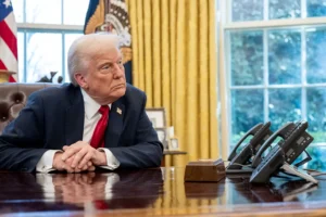 donald tramp i siril ramaposa obsuzhdayut vizit zelenskogo v yuar-lessontime-ru-174790263400-0