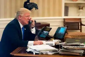 donald tramp nameren narushit tishinu i obratitsya k putinu-lessontime-ru-174739571800-0