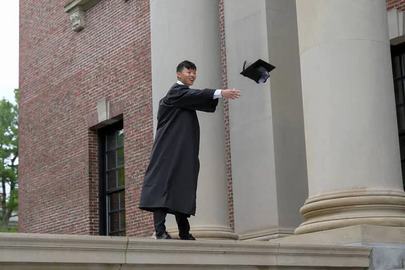 Дональд Трамп укрепляет академические стандарты для студентов США и Гарварда-0