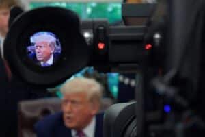 donald tramp usilivaet davlenie i kiev s putinym gotovy k peremenam-lessontime-ru-174687063600-0
