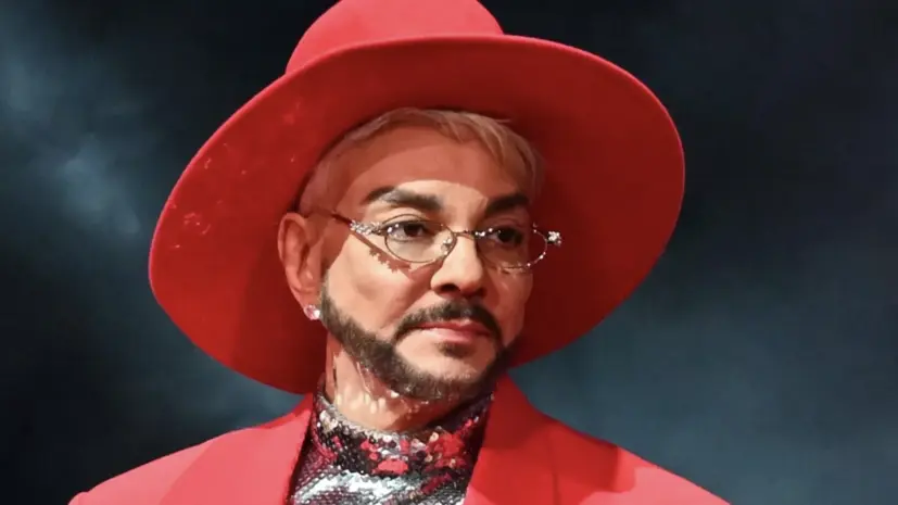 Помощница Киркорова высказалась о новостях о «некрозе кожи» у певца после ожога