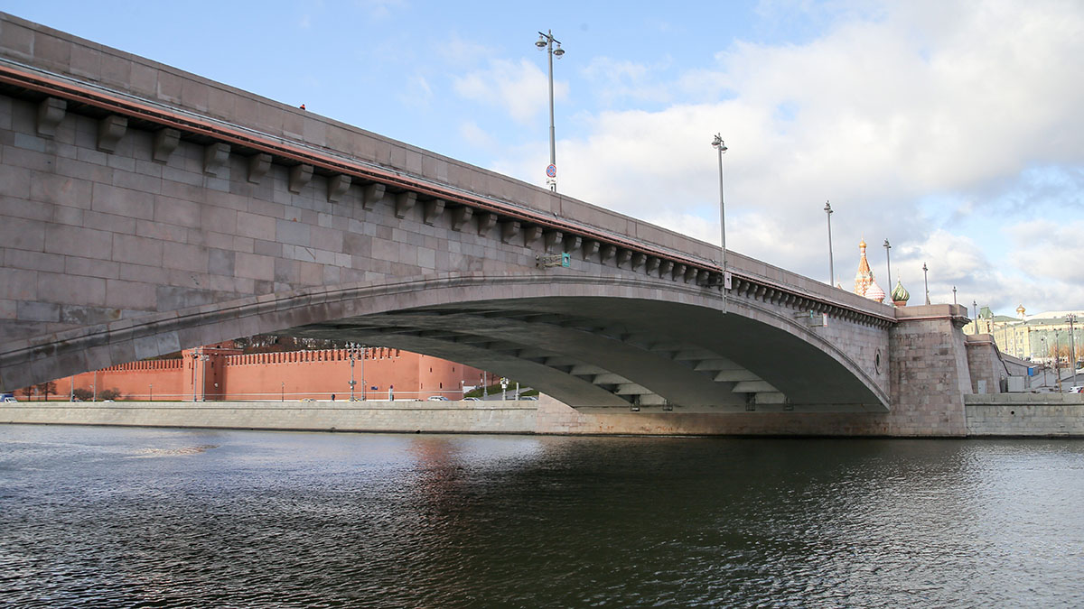 Мужчина, спрыгнувший с Москворецкого моста, объяснил свой поступок