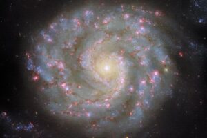 habbl zapechatlel velikolepie spiralnoj galaktiki  3596-lessontime-ru-174655515500-0