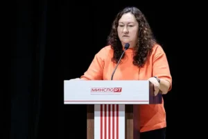 Елена Вяльбе поделилась подробностями доходов Александра Большунова в ФЛГР и ЦСП elena vyalbe podelilas podrobnostyami dohodov aleksandra bolshunova v flgr i czsp-lessontime-ru-174776261000-0