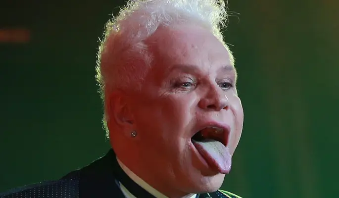 Все любовники у гроба: под видом похорон Моисеева в Москве пройдет гей-парад