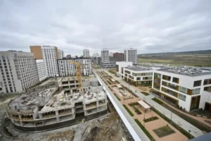 grigorij surganov i gruppa etalon vozvodyat detskij sadpodkovu v ekaterinburge-lessontime-ru-174713003500-0