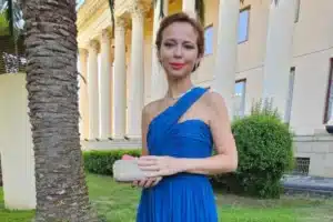 majya zaharova pokazyvaet svoj talant v yarkom debyute na festivale malaya zemlya-lessontime-ru-174748362700-0