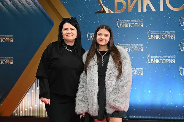 Мария Янковская (справа)