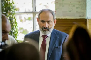 nikol pashinyan i sergej lavrov podderzhivayut mirnyj dialog armenii i azerbajdzhana-lessontime-ru-174824383800-0