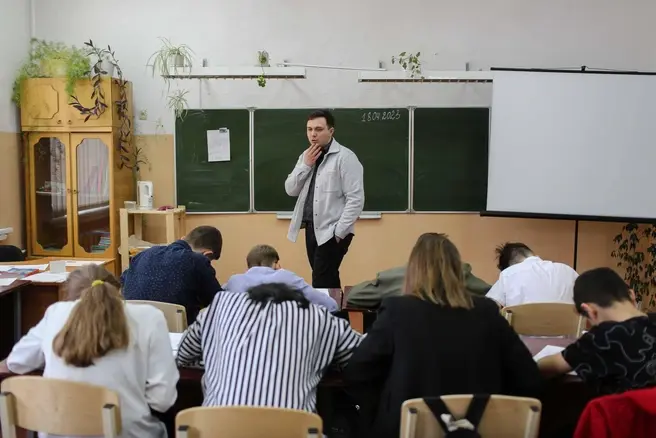 Постепенно обществознание начнут преподавать только в старших классах | Источник: Евгений Софийчук / NGS55.RU