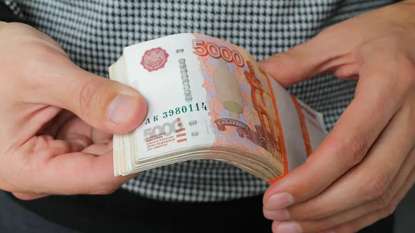 «Известия»: просрочка по кредиткам в России выросла почти на 70% за полгода