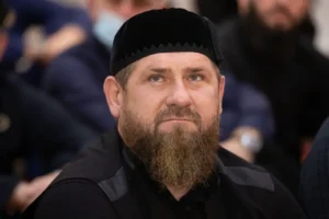 Рамзан Кадыров почтил светлый образ Турпал-Али Кадырова, вспоминая семью ramzan kadyrov pochtil svetlyj obraz turpalali kadyrova vspominaya semyu-lessontime-ru-174799990200-0