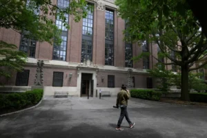 sudya ellison berrouz vystupila v podderzhku garvardskogo universiteta v spore s donaldom trampom o zachislenii inostrannyh studentov-lessontime-ru-174853565800-0