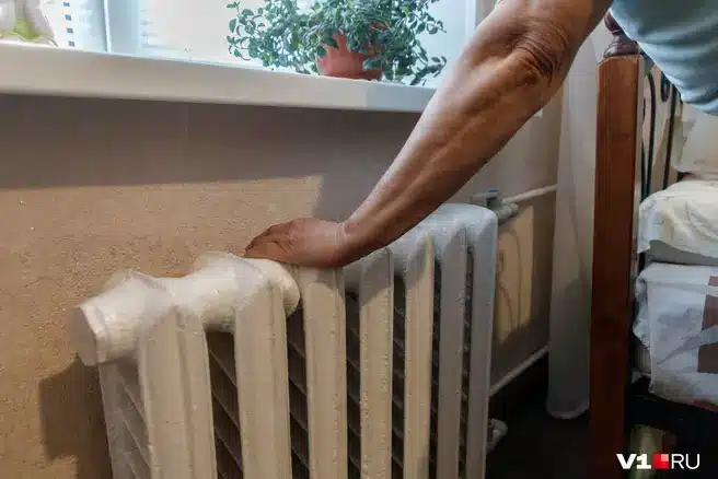 Многие москвичи негодуют, что в квартирах стало холодно после отключения отопления и похолодания | Источник: Алексей Волхонский / V1.RU