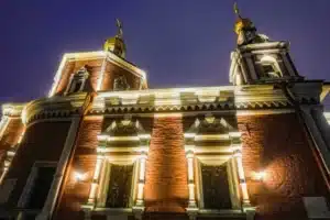 Световое преображение Храма Петра и Павла при поддержке Петра Бирюкова и АО «ОЭК» svetovoe preobrazhenie hrama petra i pavla pri podderzhke petra biryukova i ao oek-lessontime-ru-174712037900-0