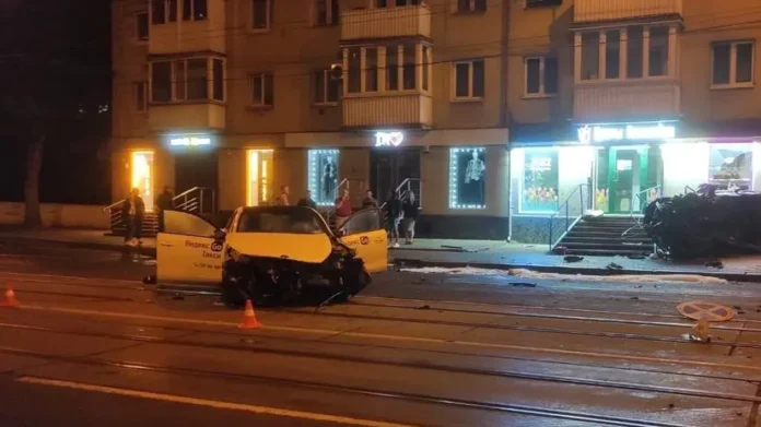 v kaliningrade voditel taksi popal pod sud posle avarii s -lessontime-ru-174784809700-0