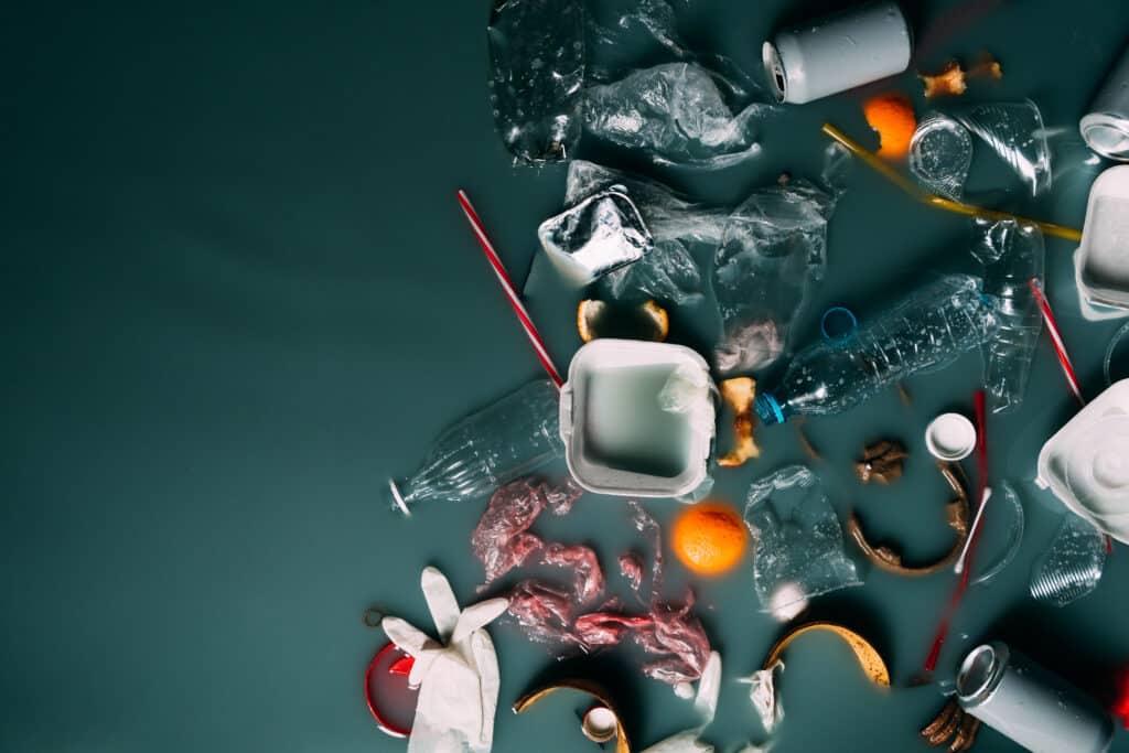 вид сверху на мусор