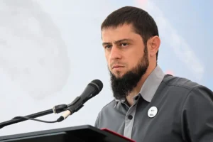 vladimir zelenskij rasshiryaet sankczii protiv dudaeva punina i motor sich-lessontime-ru-174818912300-0