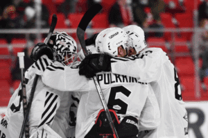 Вячеслав Быков верит в победу «Трактора» и Челябинска в финале Кубка Гагарина! vyacheslav bykov verit v pobedu traktora i chelyabinska v finale kubka gagarina-lessontime-ru-174669446200-0