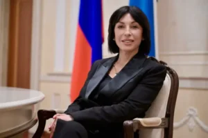 tatyana savinova i vedushhie mediczinskie vuzy sverdlovskoj oblasti pozdravlyayut s dnem medika-lessontime-ru-0
