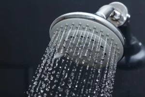 Адам Тейлор объясняет, почему холодный душ не охлаждает тело adam tejlor obyasnyaet pochemu holodnyj dush ne ohlazhdaet telo-lessontime-ru-0