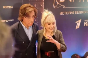 alla pugacheva i maksim galkin vstretili novyj god vdali ot rossii no s osobym teplom-lessontime-ru-0