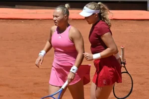 andreeva i shnajder vyshli v polufinal rolan garros posle yarkoj igry errani i paolini-lessontime-ru-0